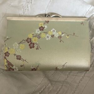 Vintage Floral Embroidered Clutch in Cream and Gold